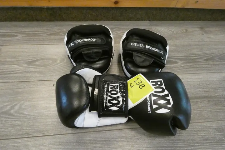 1 Paar ROXX Boxhandschuhe, 12-oz, schwarz/weiß + 1 Paar Pratzen (Handpolster), schwarz/weiß